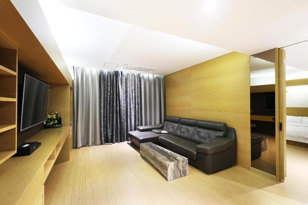 Business Design Hotel Luv Inchon Exterior foto